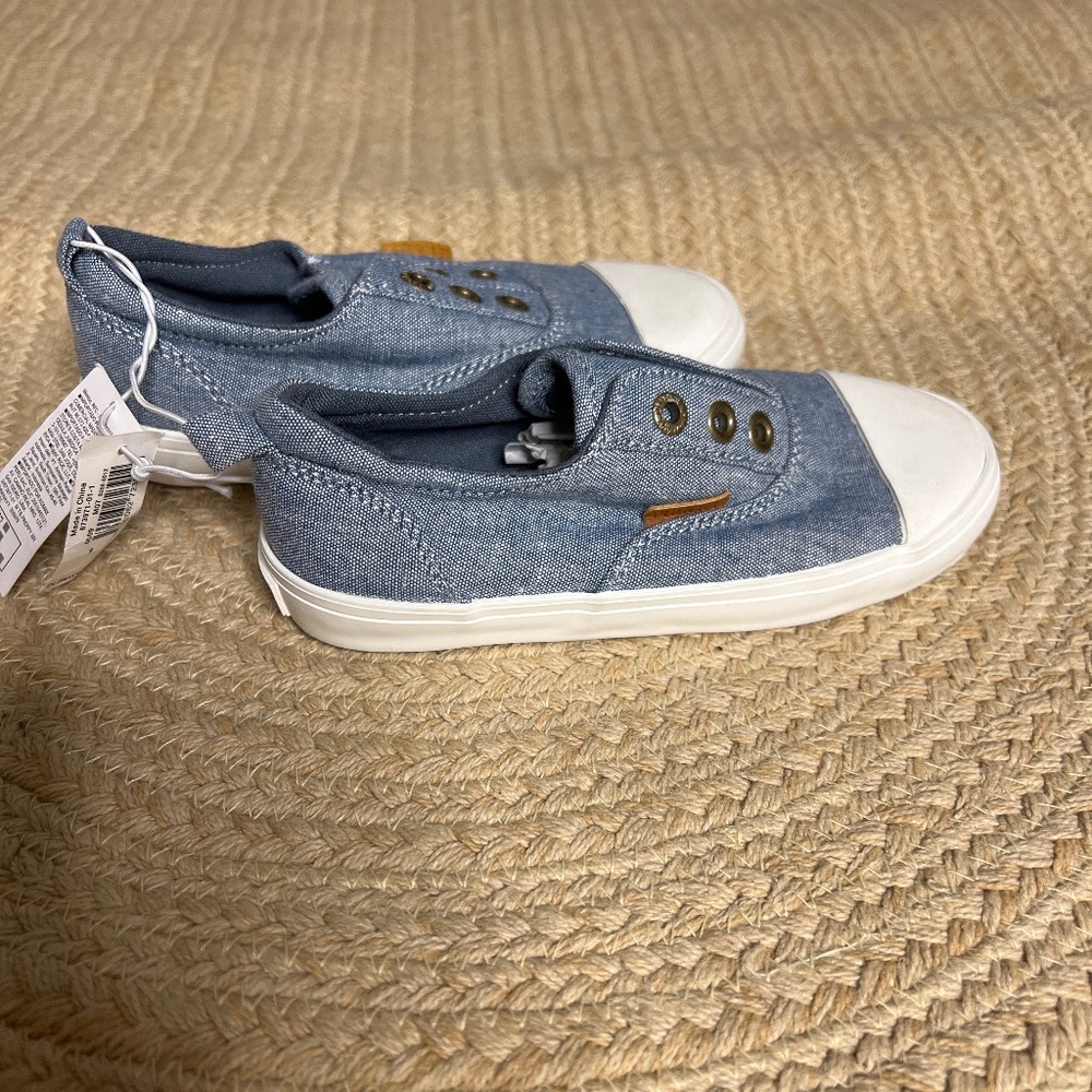 Toddler boy size 9 slip on sneaker